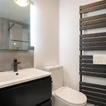 Perfectly Situated 2br Near The * Ostenda