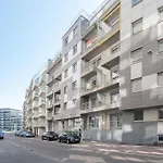 公寓 Perfectly Situated 2br Near The *