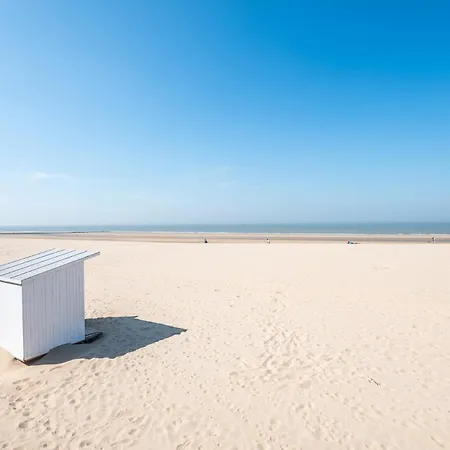 Perfectly Situated 2br Near The Apartment *