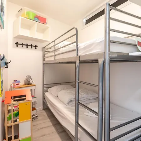 Apartment Perfectly Situated 2br Near The *