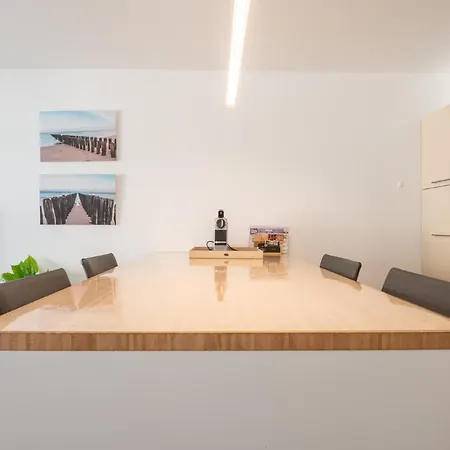 Apartment Perfectly Situated 2br Near The