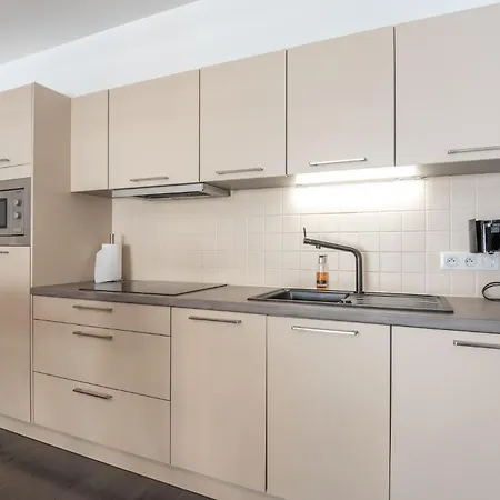 Perfectly Situated 2br Near The Apartment Ostende