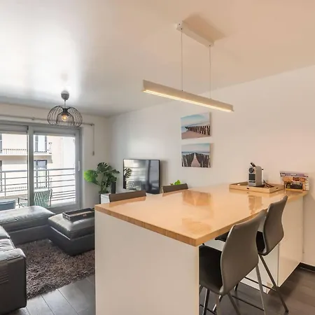 Apartment Perfectly Situated 2br Near The *