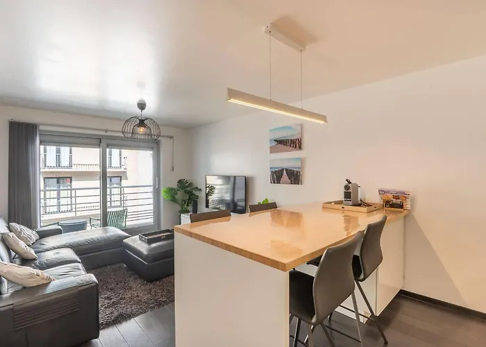 Apartment Perfectly Situated 2br Near The *