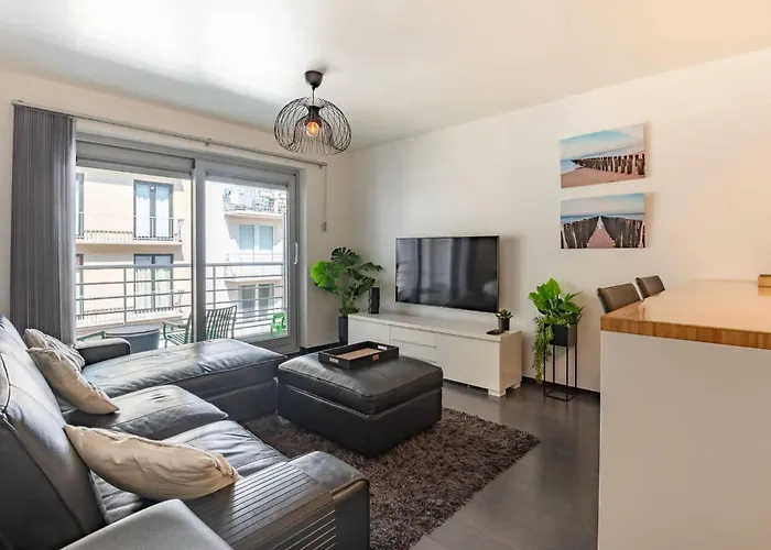 Apartment Perfectly Situated 2br Near The