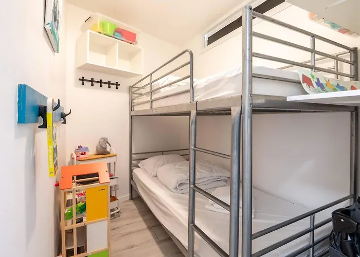 Perfectly Situated 2br Near The Apartment *