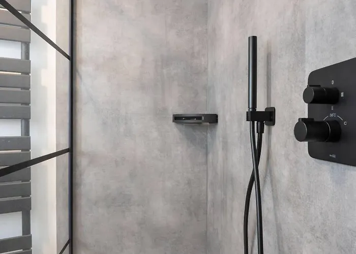 Perfectly Situated 2br Near The