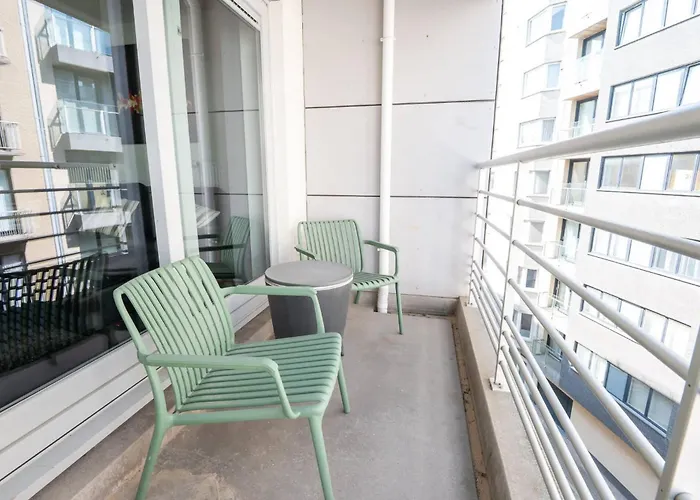 Perfectly Situated 2br Near The Appartement *